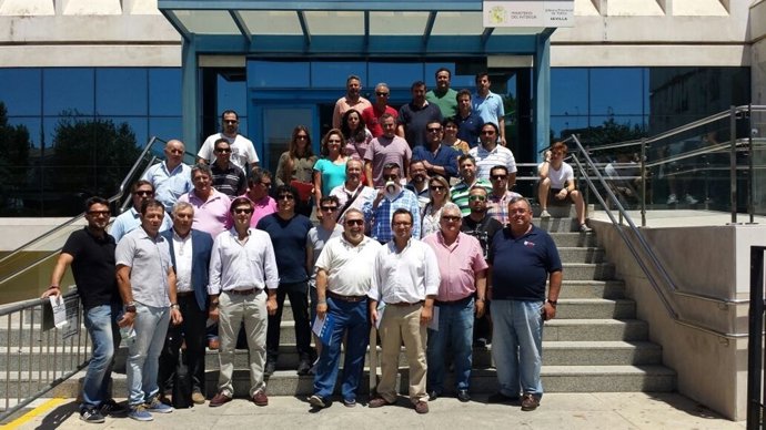 Protesta de las autoescuelas del entorno de Écija ante Tráfico