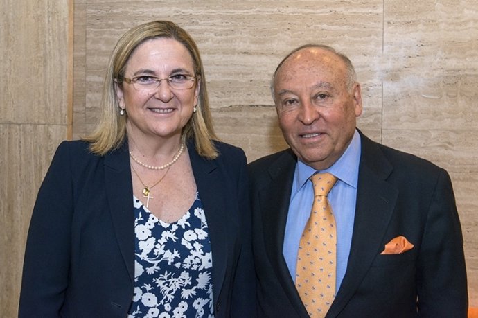 Presidenta del ICO, Irene Garrido, y presidente de CAF, Enrique García