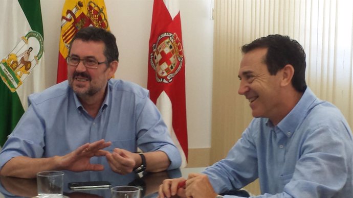 Esteban (IU) y Pérez Navas (PSOE), durante la reunión