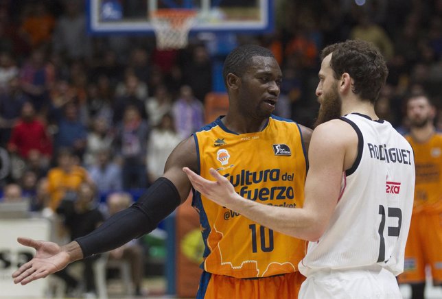 Sergio Rodríguez y Sato en el Real Madrid - Valencia Basket
