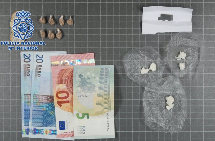 Dinero y droga incautado por la Policía Nacional