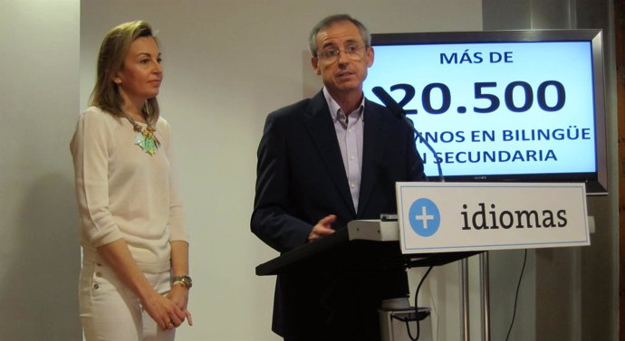 Manuel Marcos Sánchez y Begoña Iniesta en rueda de prensa