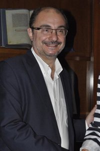 Lambán defiende la "honorabilidad" de los negociadores del PSOE