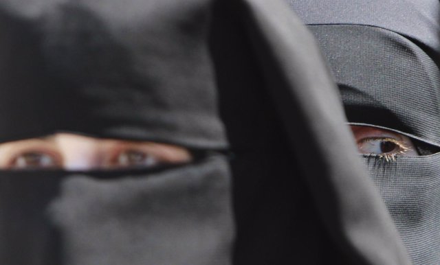 Mujeres musulmanas palestinas con niqab