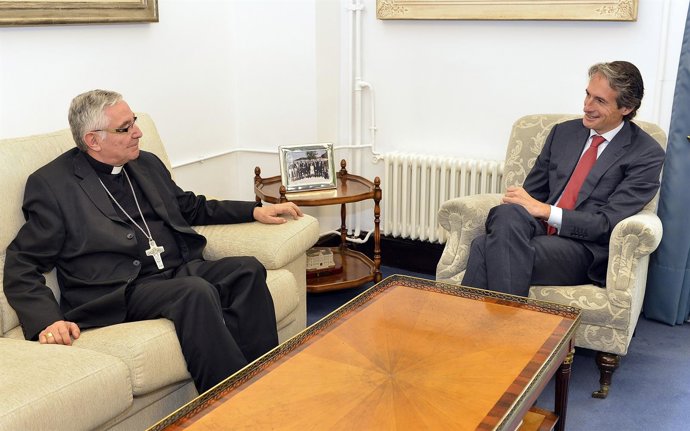 El alcalde en funciones con el nuevo obispo de Santander 