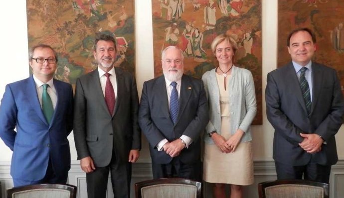 Reunión de delegación de Sedigas con Arias Cañete