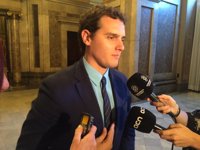 Rivera atribuye las dimisiones de Madrid a sus exigencias al PP