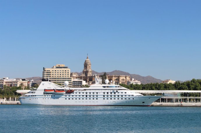 Star Legend en El Palmeral, puerto de Málaga