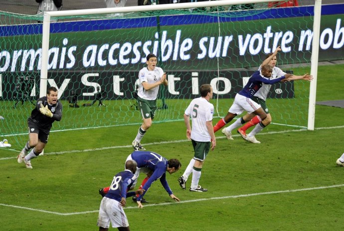 Polémico gol de Francia ante Irlanda en el play-off mundialista de 2009