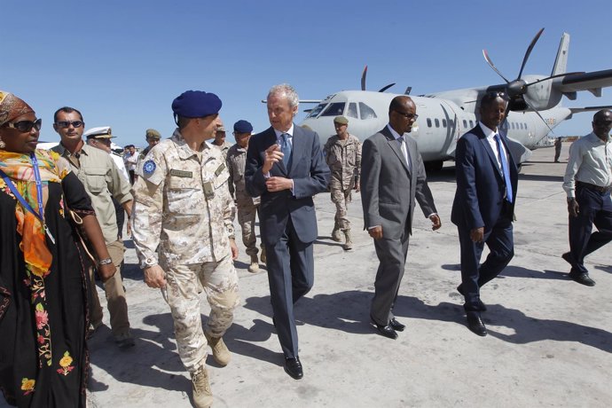 Visita de Pedro Morenés a Somalia