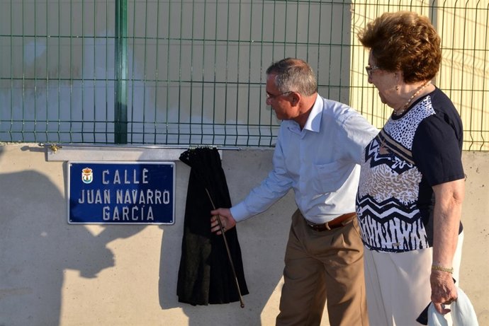 El alcalde de Águilas en funciones descubre la placa