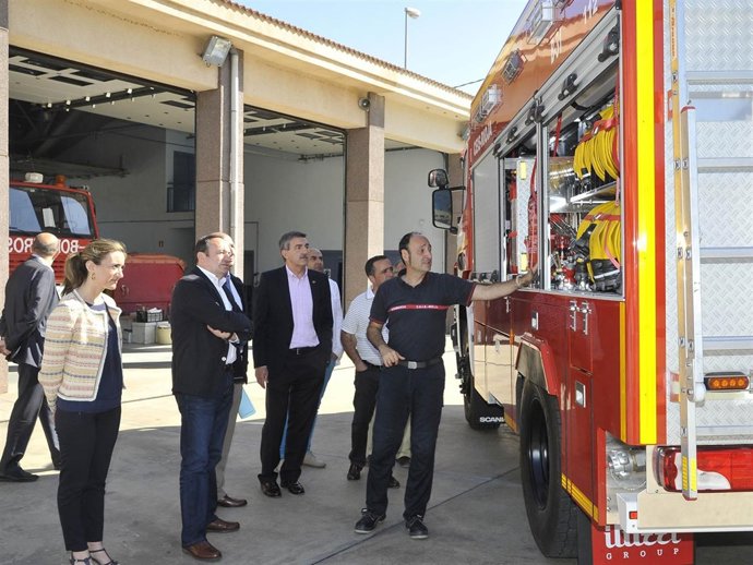 Entrega vehículos bomberos al CEIS por parte de Sanz