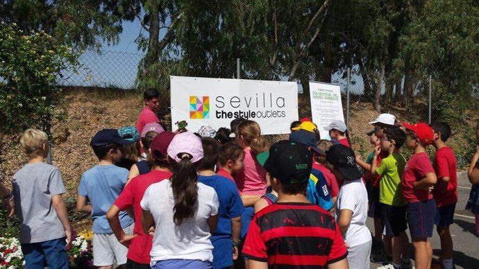 Niños en Sevilla The Style Outlets.