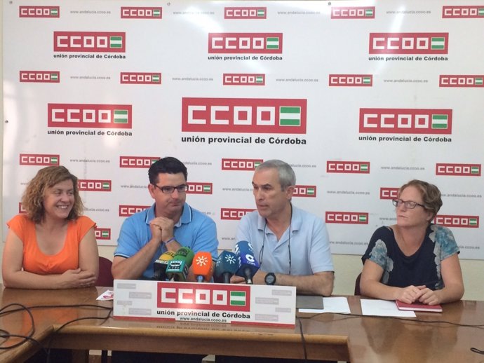 Pedro García y Rafael Rodríguez (centro) en la rueda de prensa