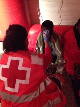 Inmigrantes atendidos en Ceuta por Cruz Roja.
