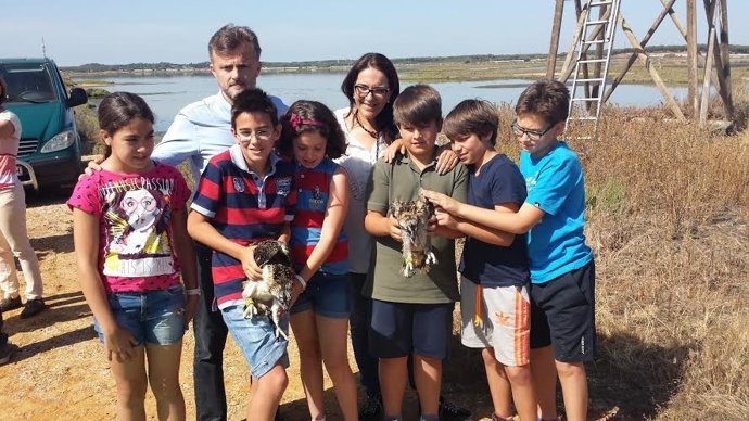 El delegado de la Junta en Huelva, José Fiscal, en Marismas del Odiel.