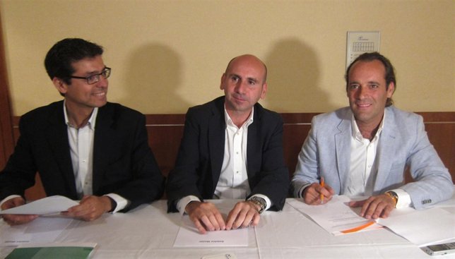 Cristóbal Fernández y Francisco Conejo, PSOE, y Juan Cassá, de Ciudadanos