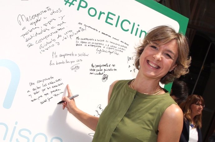 Isabel García Tejerina firma su compromiso por el clima