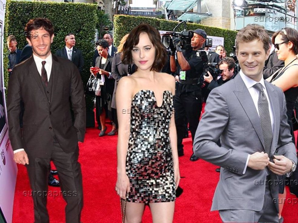 DAKOTA JOHSON ENTRE QUIM GUTIÉRREZ Y JAMIE DORNAN