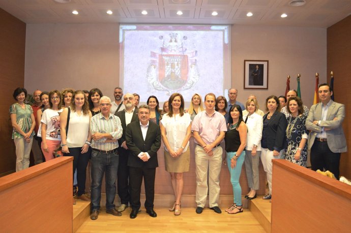 La Conferencia de Decanos posa con la alcaldesa de Osuna, Rosario Andújar