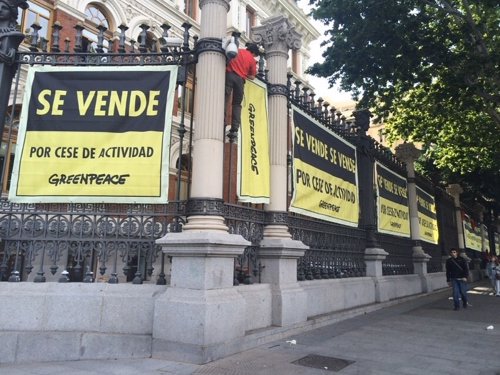 Acción de Greenpeace en el Ministerio de Medio Ambiente