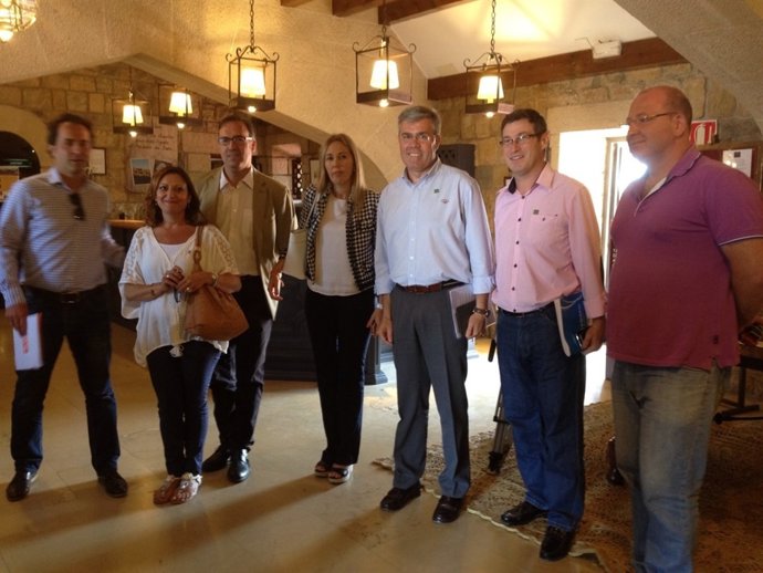 Imagen de la primera reunión entre PP y Ciudadanos