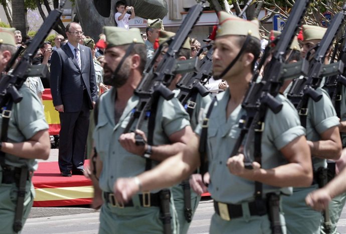 El alcalde de Almería durante un desfile de La Legión