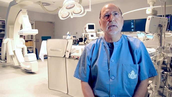 El doctor Miguel Canis en las nuevas instalaciones