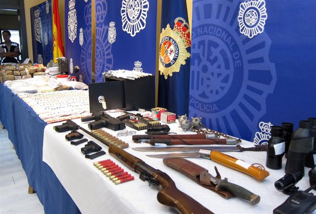 Droga, armas, dinero y otros objetos incautados en la operación 'Yogur'