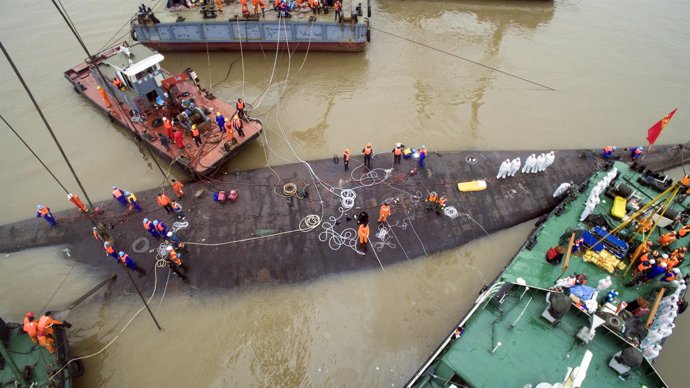 Naufragio de un barco en el río Yangtsé, en el este de China
