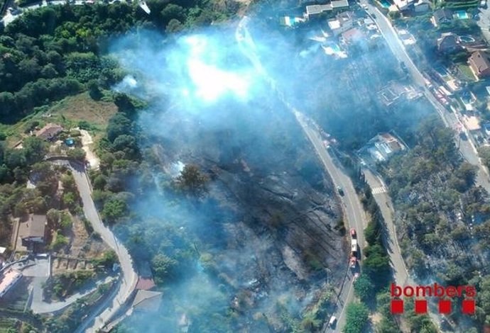 Imagen aérea de uno de los incendios de este viernes