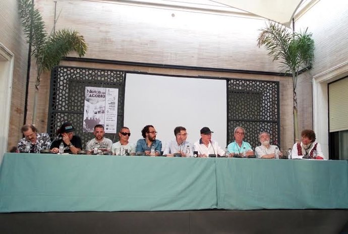 Mesa redonda en la Diputación de Huelva por Nietos del agobio.