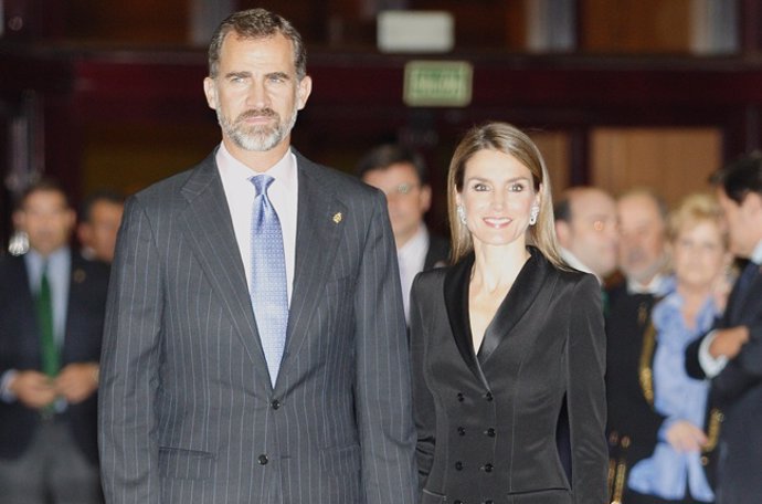 Los Príncipes de Asturias elegantes en el concierto Premios Principe de Asturias