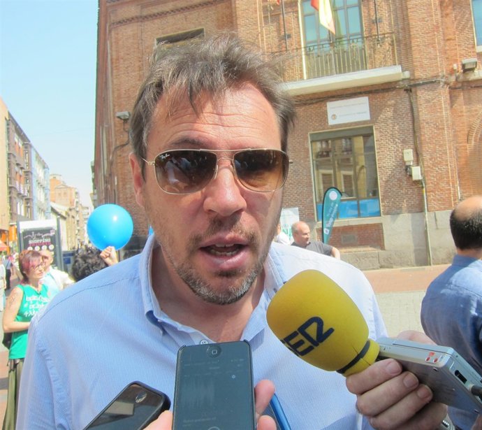  Óscar Puente En La Plaza De España De Valladolid