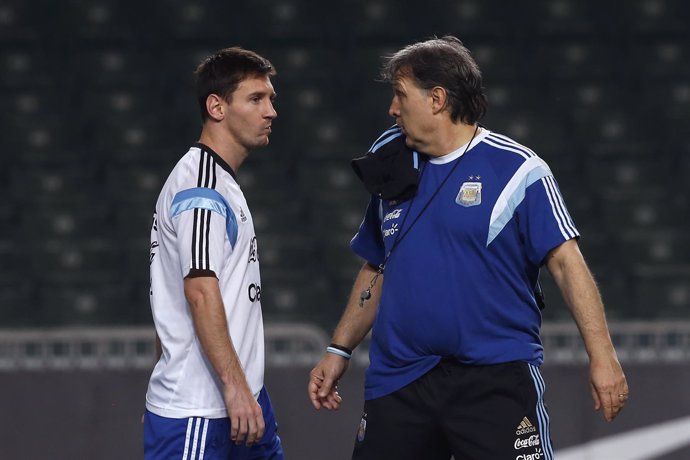 Gerardo Martino charla con Messi con la selección argentina