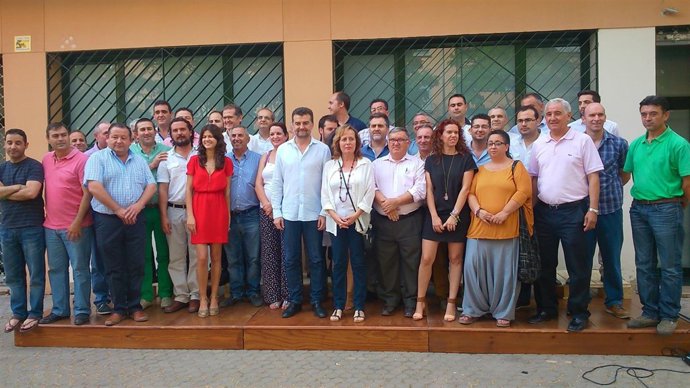 Maíllo con los alcaldes electos de IU-CA.