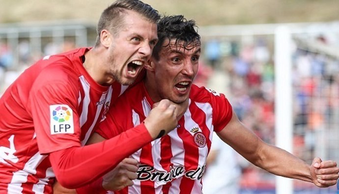 Sandaza celebra un gol con el Girona