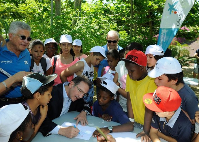 Día del Voluntario de La Caixa en el parque del Poblenou de Barcelona