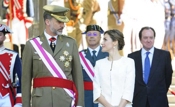Los reyes de España Felipe VI y Letizia asisten a los actos por el dia de las Fu