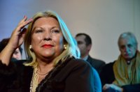 Carrió cree que el Papa comete un "enorme error" al recibir a Cristina