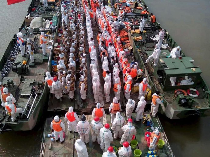 Equipos de rescate del 'Eastern Star'