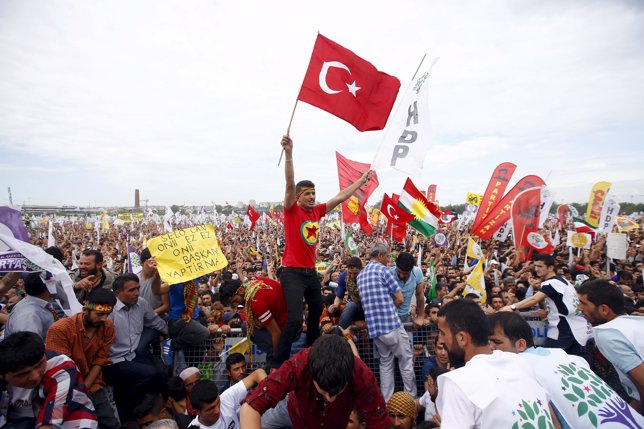 Simpatizantes del partido kurdo HDP