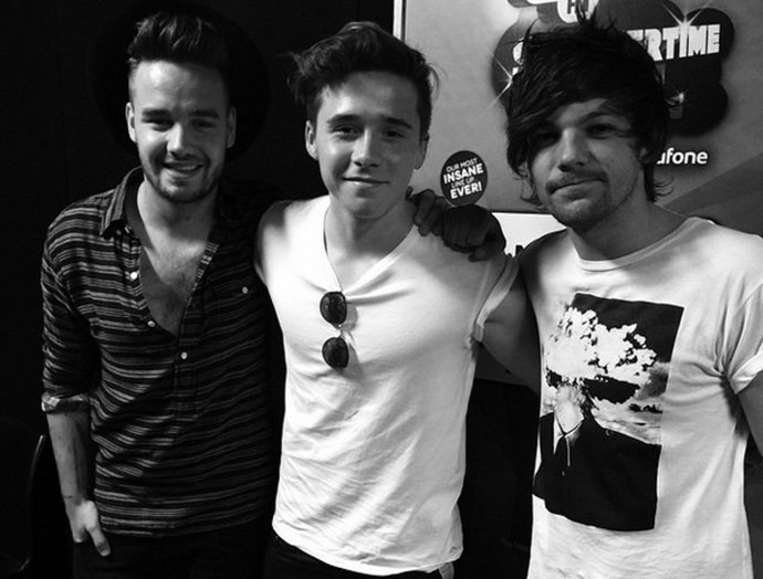 Brooklyn Bekcham posa quinto miembros One Direction