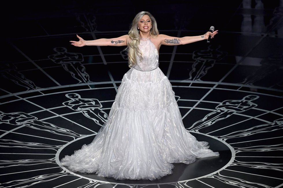 Lady Gaga 30 diseñadores elegir vestido de boda 