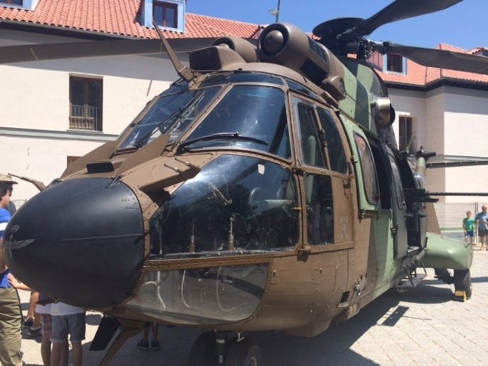Uno de los helicópteros del Ejército del Aire en la exposición