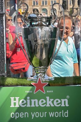 La copa de la Champions ya está en Barcelona