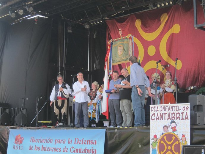Homenaje a Alberto Martínez Beivide, Día Infantil de Cantabria