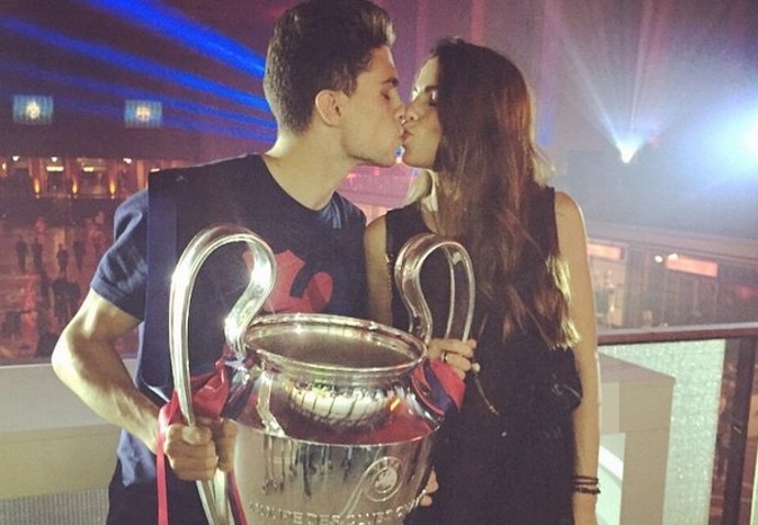 Melissa Jiménez y el beso a su 'Champions' Marc Bartra 