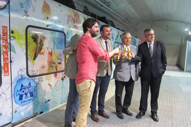 Enric Ticó y Santi Vila con el tren de Moritz