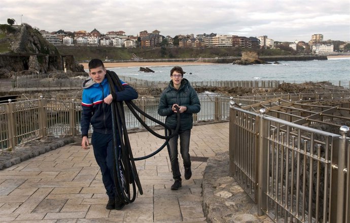Alumnos de prácticas en el minizoo